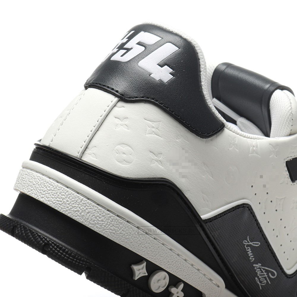 TBkicks L0*1S V*1TT0N Trainer #54 Black White