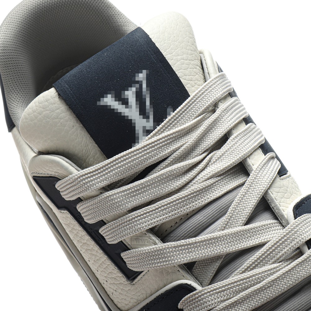 TBkicks L0*1S V*1TT0N Trainer #54 Signature White/Blue/Red