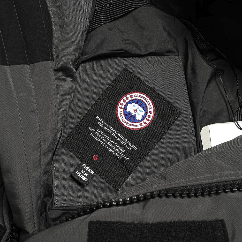 TBkicks  Canada Gocse  Graphite  08  Expedition Parka  4660M