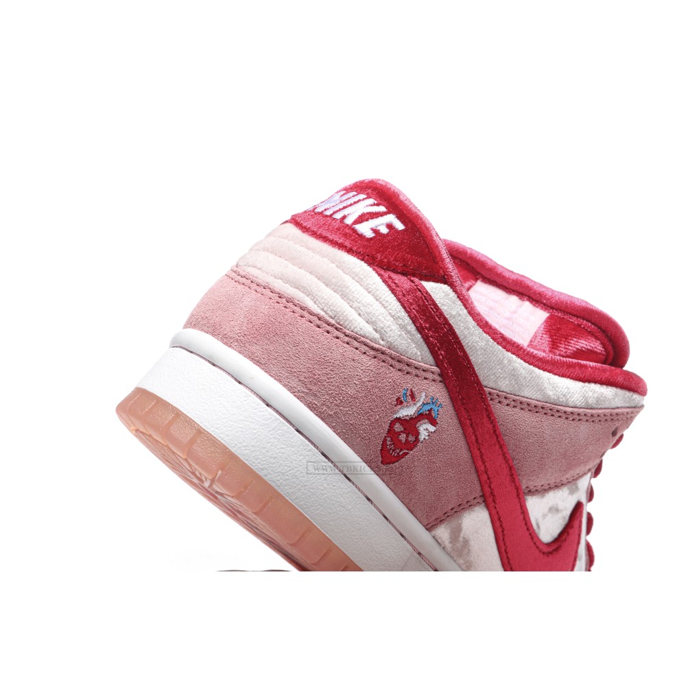TBkicks Nike SB Dunk Low StrangeLove Skateboards