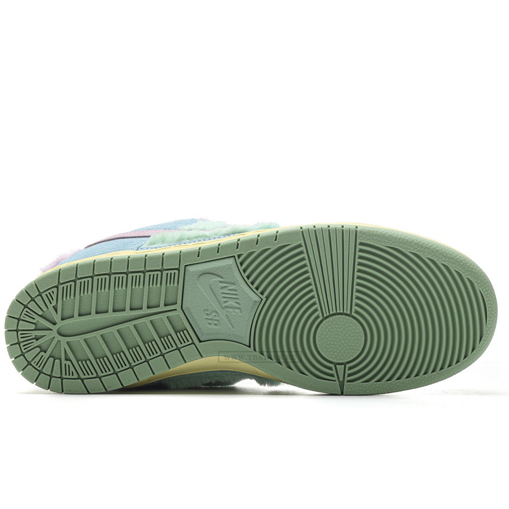 TBkicks Nike SB Dunk Low Verdy Visty