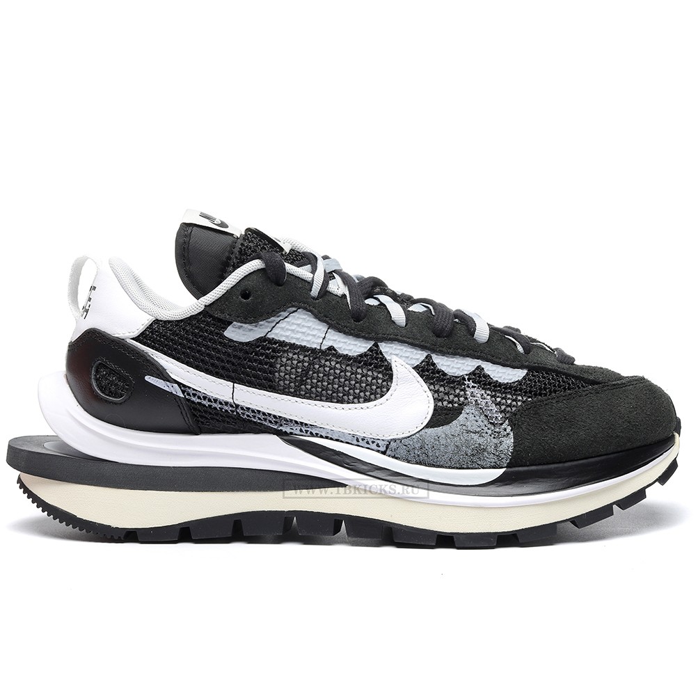 TBkicks Nike Vaporwaffle sacai Black White