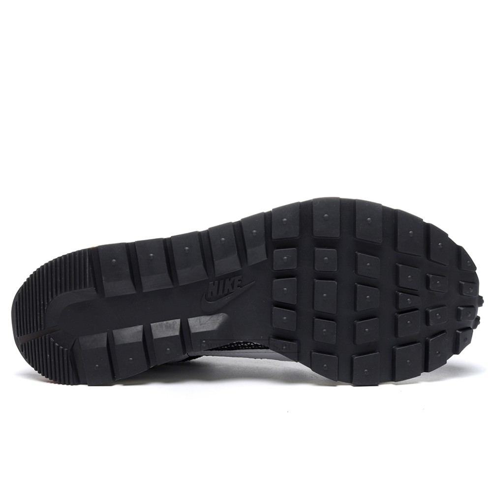 TBkicks Nike Vaporwaffle sacai Black White