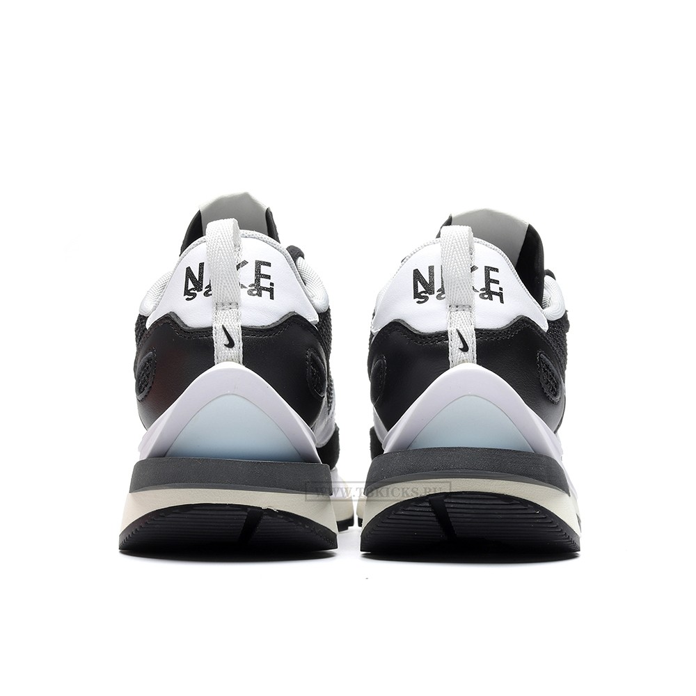 TBkicks Nike Vaporwaffle sacai Black White