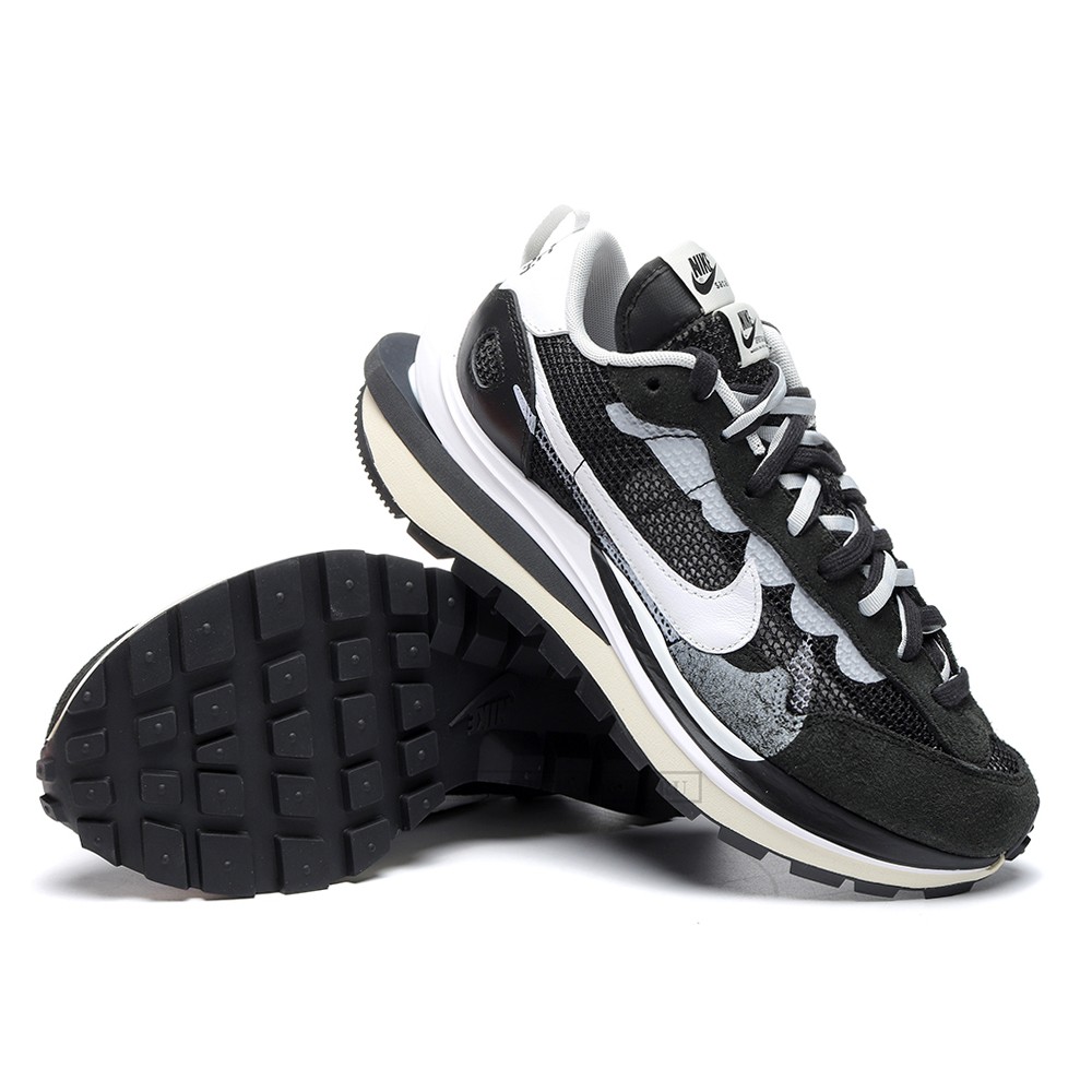 TBkicks Nike Vaporwaffle sacai Black White