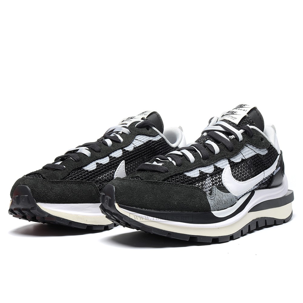 TBkicks Nike Vaporwaffle sacai Black White
