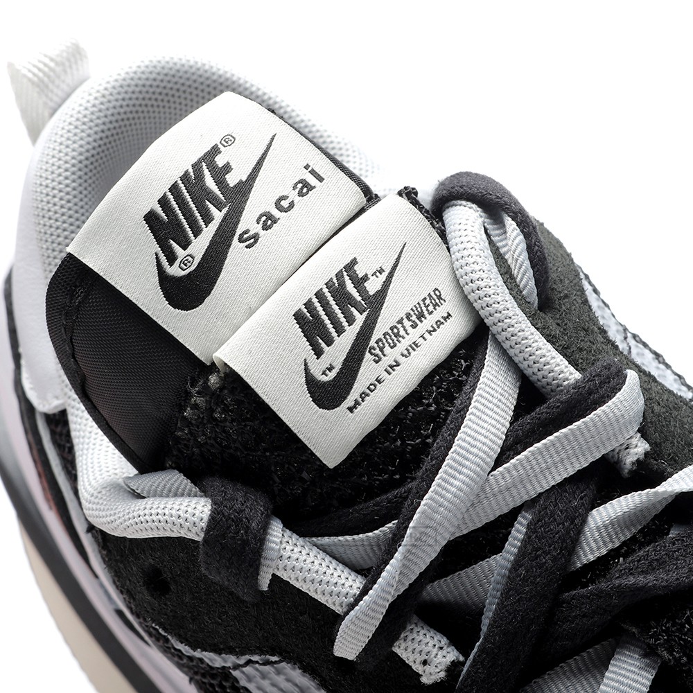 TBkicks Nike Vaporwaffle sacai Black White