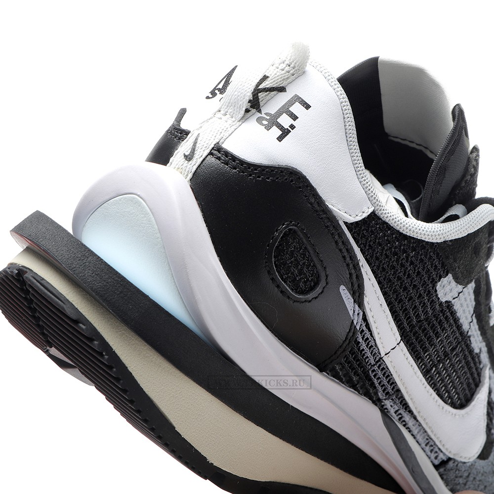 TBkicks Nike Vaporwaffle sacai Black White