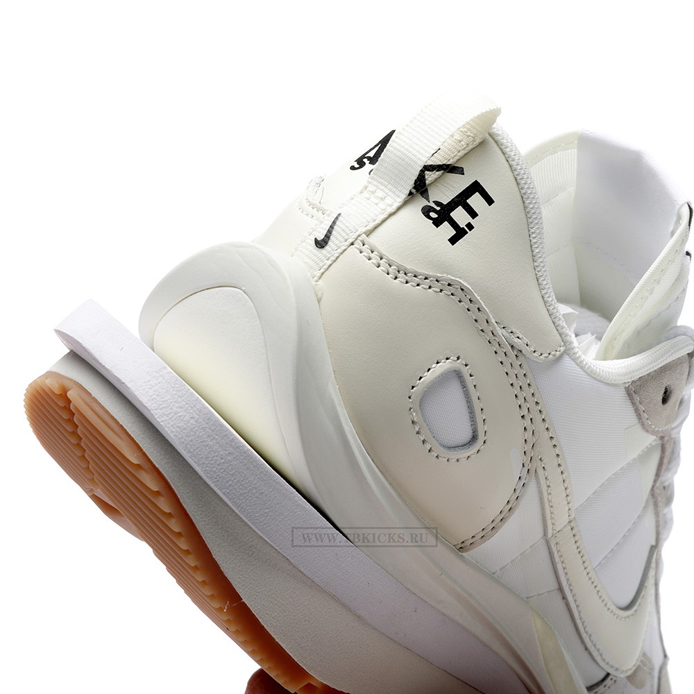 TBkicks Nike Vaporwaffle sacai Sail Gum